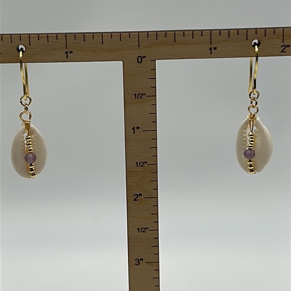 2351- Handmade Shell Dangle Earrings NWT - Picture 5 of 5
